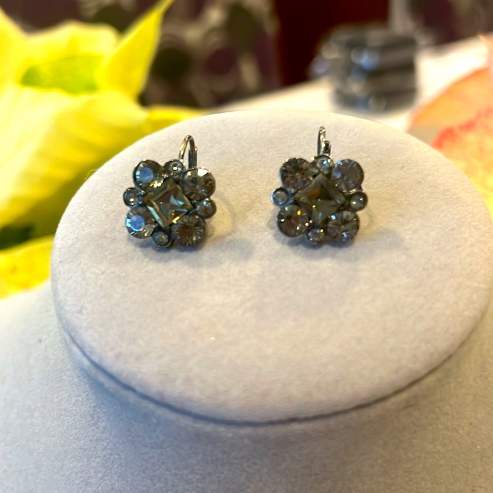 EUC Crystal earrings - Picture 2 of 2